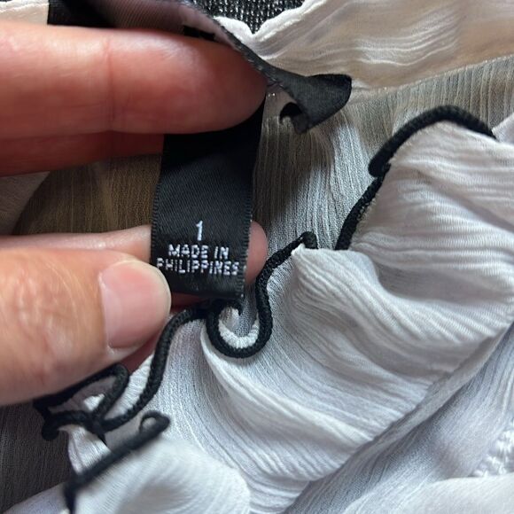 iZ Byer Size 1 Flutter Ruffled Sleeve Button Down White Gray Pencil Dress - Picture 7 of 8